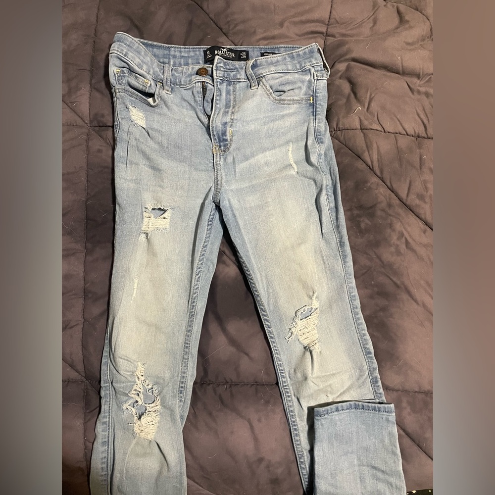Hollister ripped skinny jeans. Size 1S.
